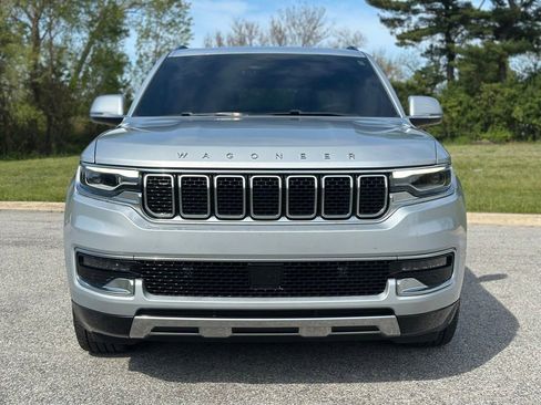 Used 2022 Jeep Wagoneer Series III w/ Premium Group I AWD/4WD image 2