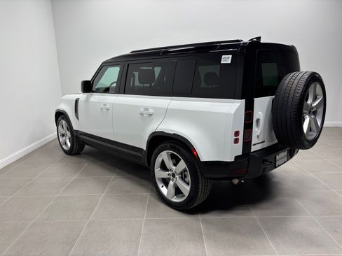 Used 2026 Land Rover Defender 110 X-Dynamic SE AWD/4WD image 10