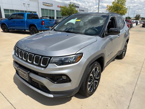 Used 2024 Jeep Compass Limited AWD/4WD image 9