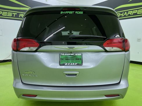 Used 2021 Chrysler Voyager Lxi image 8