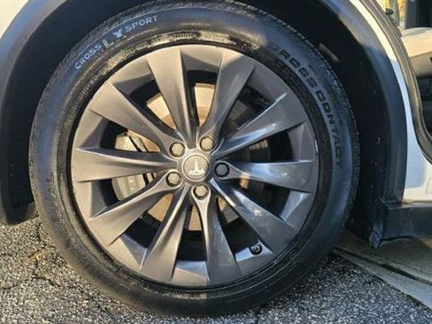 Used 2018 Tesla Model X 75D image 31
