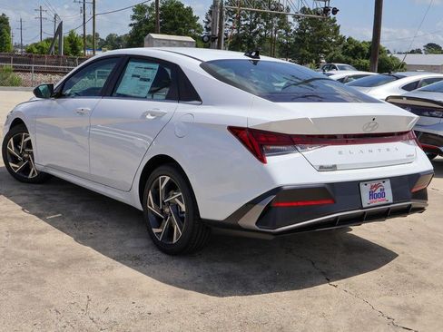 New 2026 Hyundai Elantra Limited FWD image 2