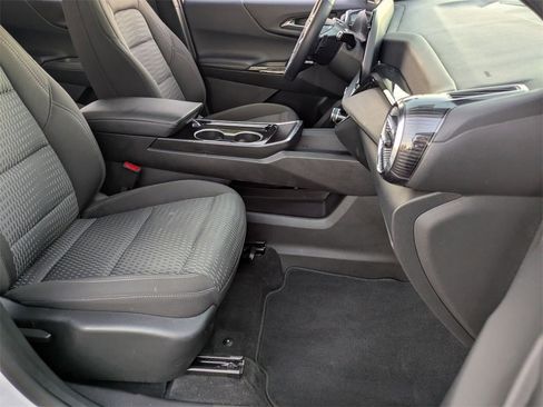 Used 2025 Chevrolet Equinox LT image 29