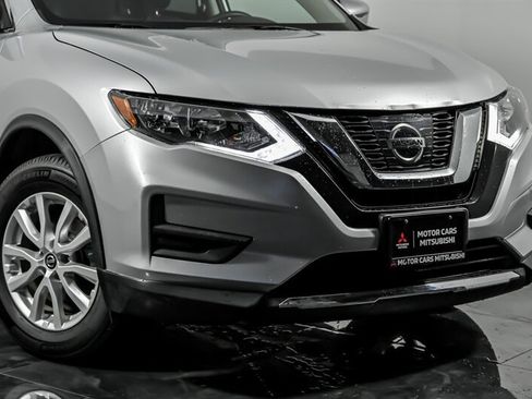 Used 2017 Nissan Rogue SV AWD/4WD image 2