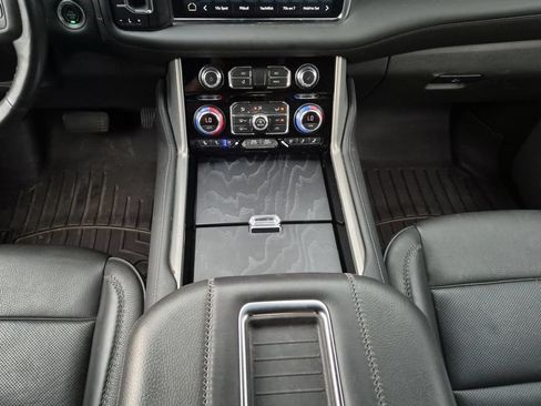 Used 2022 GMC Yukon Denali w/ Denali Premium Package AWD/4WD image 13