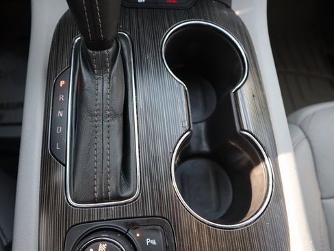 Used 2017 GMC Acadia SLT image 15