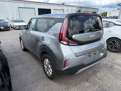 Used 2024 Kia Soul LX w/ Option Group 015 FWD image 2