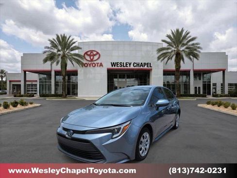 Certified 2025 Toyota Corolla LE FWD image 1