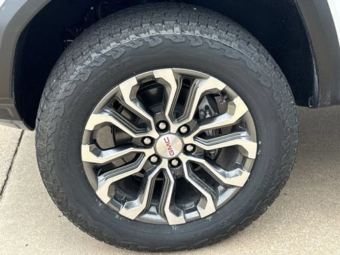 New 2026 GMC Canyon Denali image 14