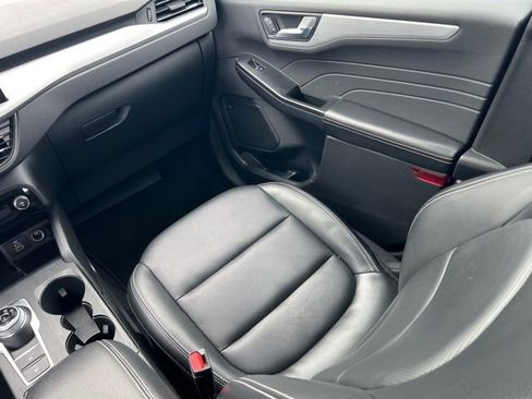 Used 2025 Ford Escape Platinum image 11