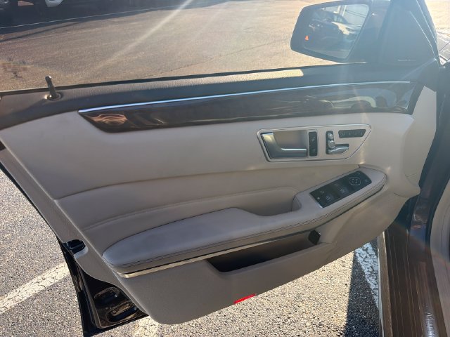 Used 2014 Mercedes-Benz E 250 BlueTEC 4MATIC Sedan image 11