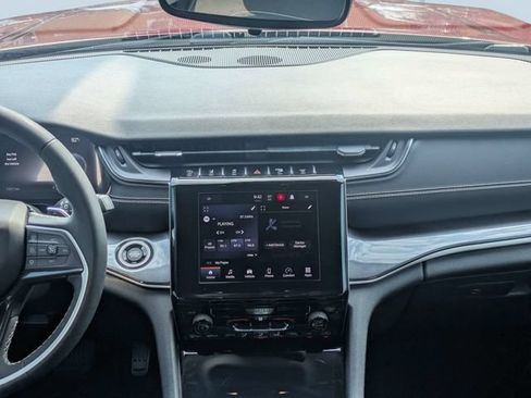 Used 2023 Jeep Grand Cherokee Laredo RWD image 18