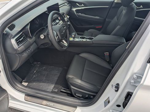 Used 2026 Genesis G70 2.5T image 9