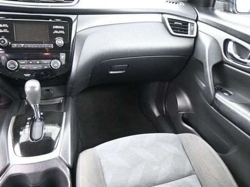 Used 2016 Nissan Rogue SV image 12