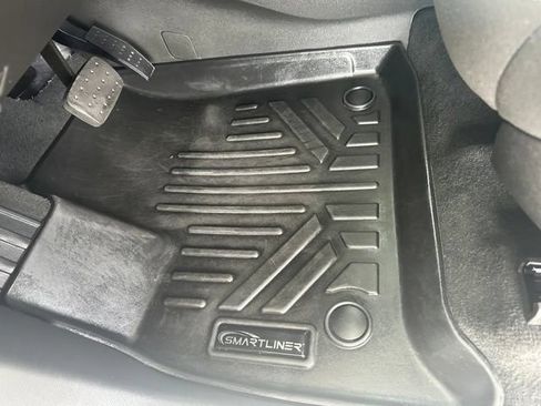 Used 2023 Chevrolet Traverse LT AWD/4WD image 32