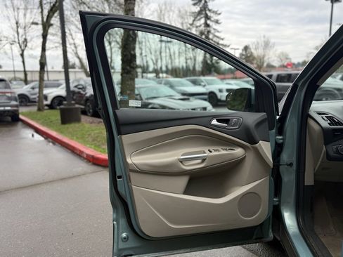 Used 2024 Ford Escape Platinum image 26