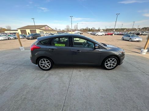 Used 2015 Ford Focus SE w/ Equipment Group 201A image 4