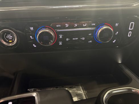 Used 2024 GMC Sierra 1500 SLT w/ SLT Convenience Package image 28