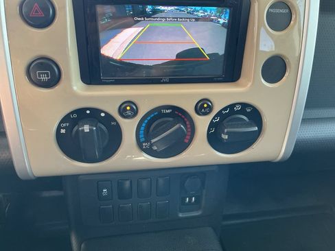 Used 2014 Toyota FJ Cruiser 4WD w/ Convenience Package image 17