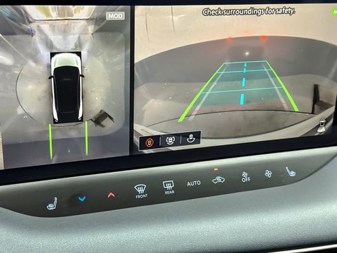 New 2026 Nissan Leaf SV+ w/ Illuminated Package FWD image 19