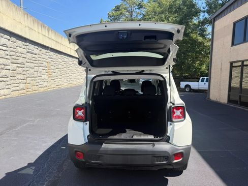 Used 2021 Jeep Renegade Latitude FWD image 32