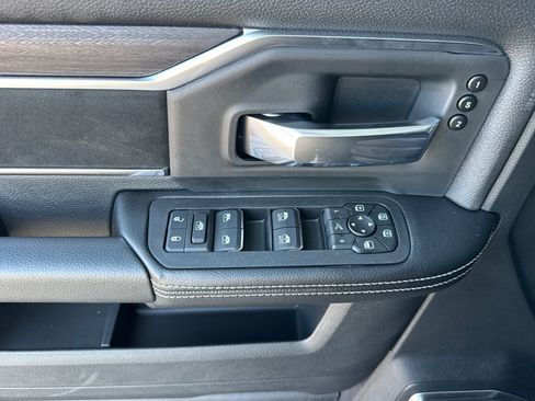 New 2026 RAM 2500 Laramie AWD/4WD image 10