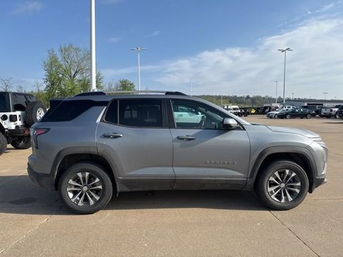 Used 2025 Chevrolet Equinox LT w/ Convenience Package II image 2