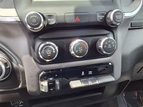 Used 2024 RAM 2500 Big Horn AWD/4WD image 9