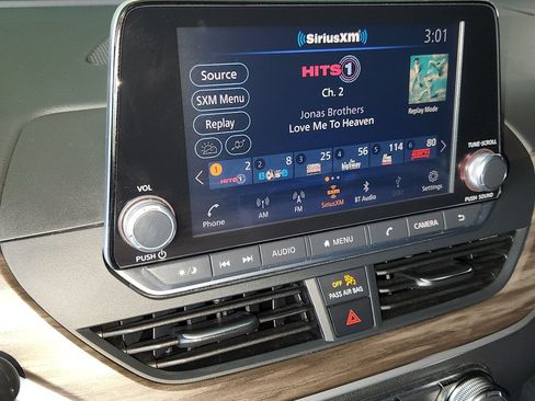 Used 2025 Nissan Altima 2.5 SV FWD image 18