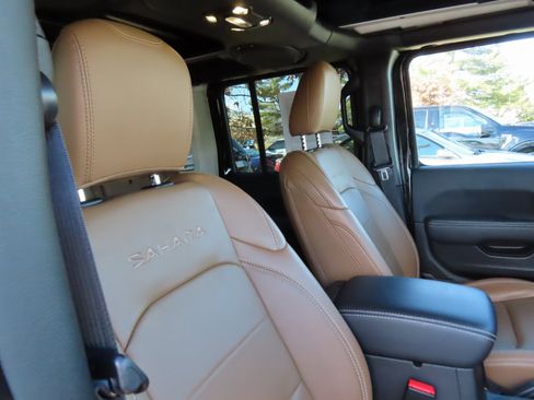 Used 2023 Jeep Wrangler Unlimited Sahara w/ Cold Weather Group image 36