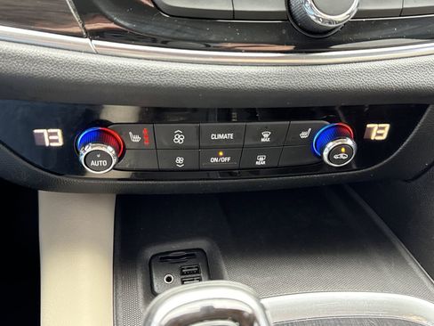 Used 2020 Buick Enclave Essence FWD image 26