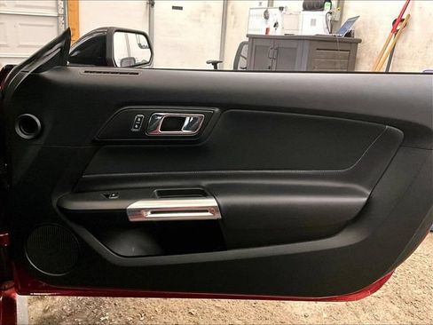 Used 2017 Ford Mustang Coupe RWD image 22