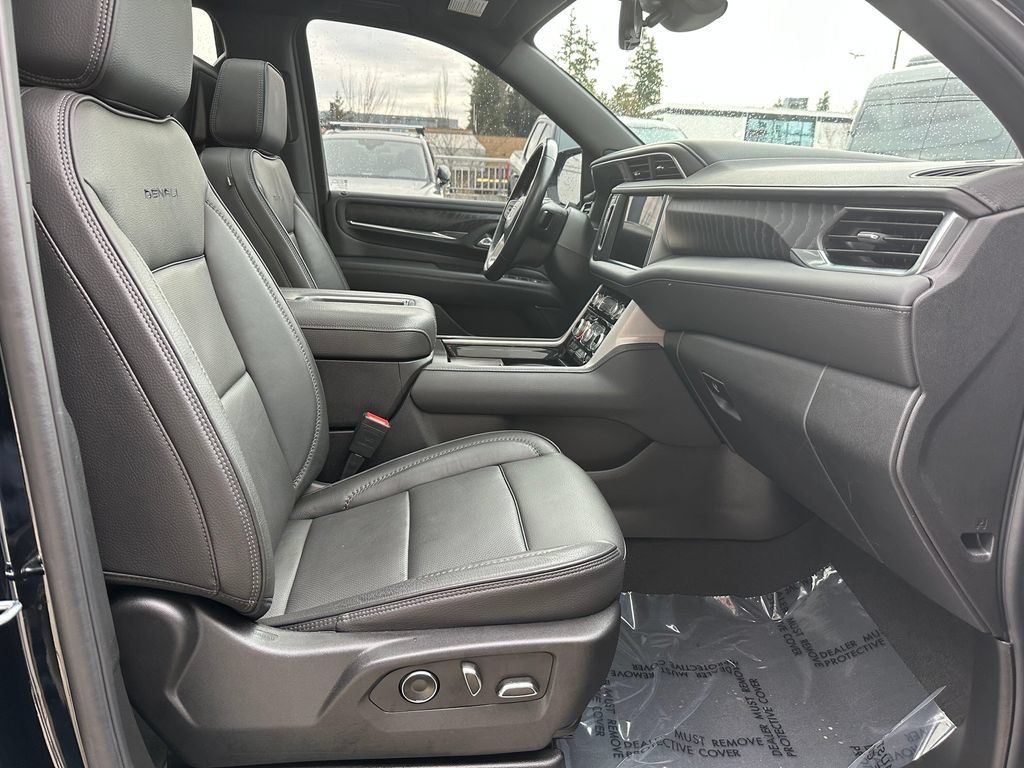 Used 2024 GMC Yukon Denali w/ Denali Reserve Package AWD/4WD image 10