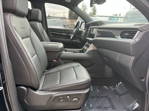 Used 2024 GMC Yukon Denali w/ Denali Reserve Package AWD/4WD image 10