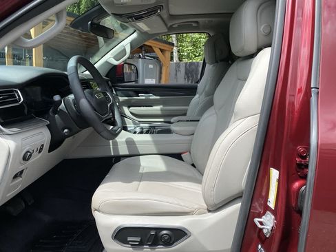 Used 2022 Jeep Wagoneer Series III w/ Premium Group I AWD/4WD image 13