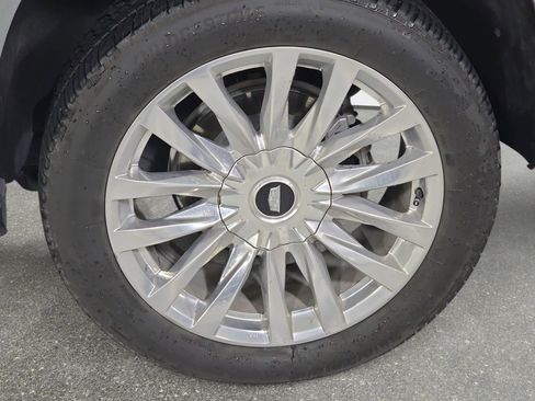 Used 2024 Cadillac Escalade Premium Luxury image 32