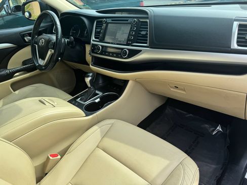 Used 2016 Toyota Highlander XLE AWD/4WD image 26