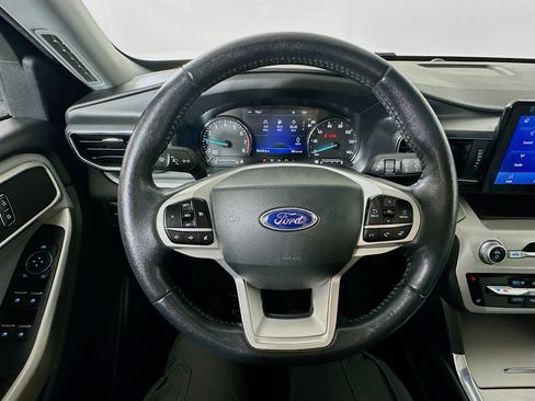 Used 2022 Ford Explorer XLT w/ Equipment Group 202A AWD/4WD image 11