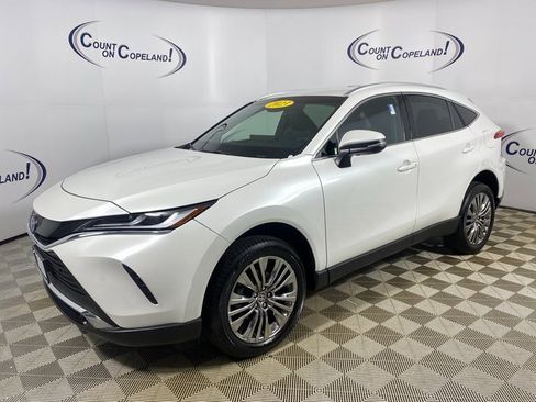 Certified 2023 Toyota Venza XLE image 3