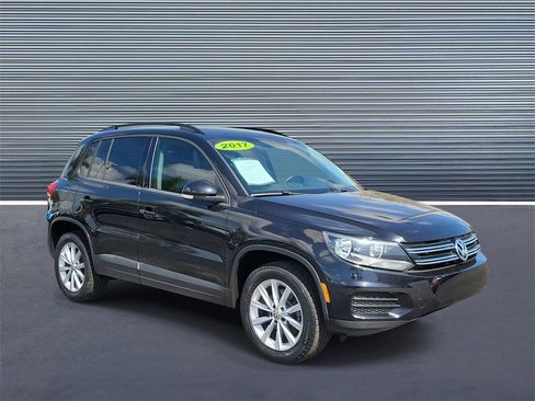 Used 2017 Volkswagen Tiguan Limited w/ Premium Package image 2