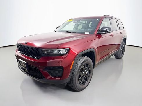 Used 2024 Jeep Grand Cherokee Altitude image 2