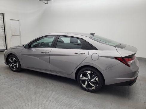 Used 2023 Hyundai Elantra SEL w/ Convenience Package FWD image 3