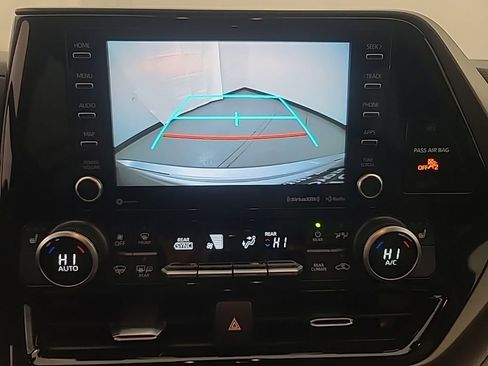 Used 2022 Toyota Highlander XLE image 35
