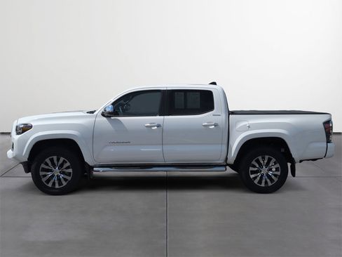 Certified 2022 Toyota Tacoma Limited AWD/4WD image 3