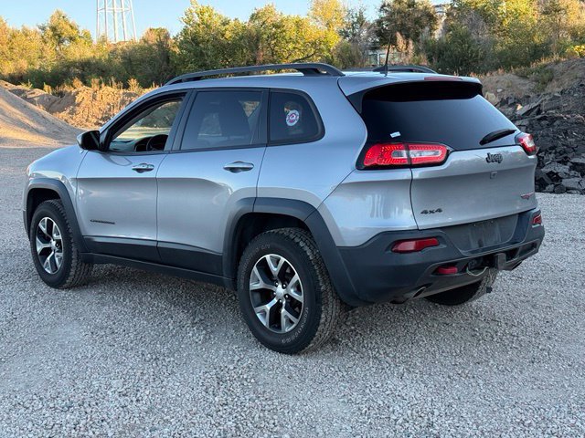 Used 2017 Jeep Cherokee Trailhawk w/ Comfort/Convenience Group AWD/4WD image 3