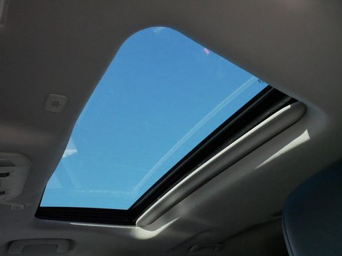 Certified 2025 Toyota Highlander XLE image 32