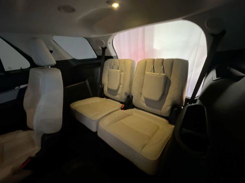 Used 2018 Ford Explorer Platinum image 24