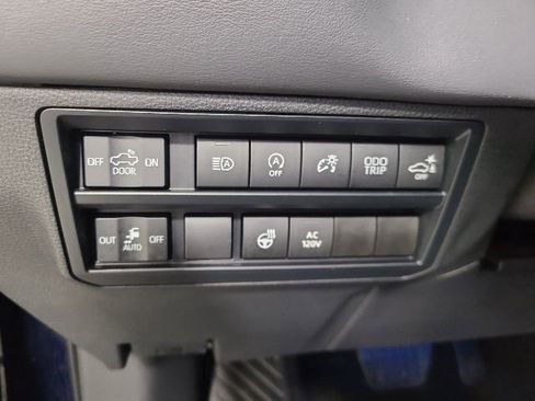 Used 2023 Toyota Tundra Platinum AWD/4WD image 42