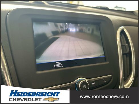 Used 2020 Chevrolet Equinox LT w/ Driver Convenience Package FWD image 22