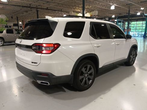 Used 2023 Honda Pilot Sport image 7